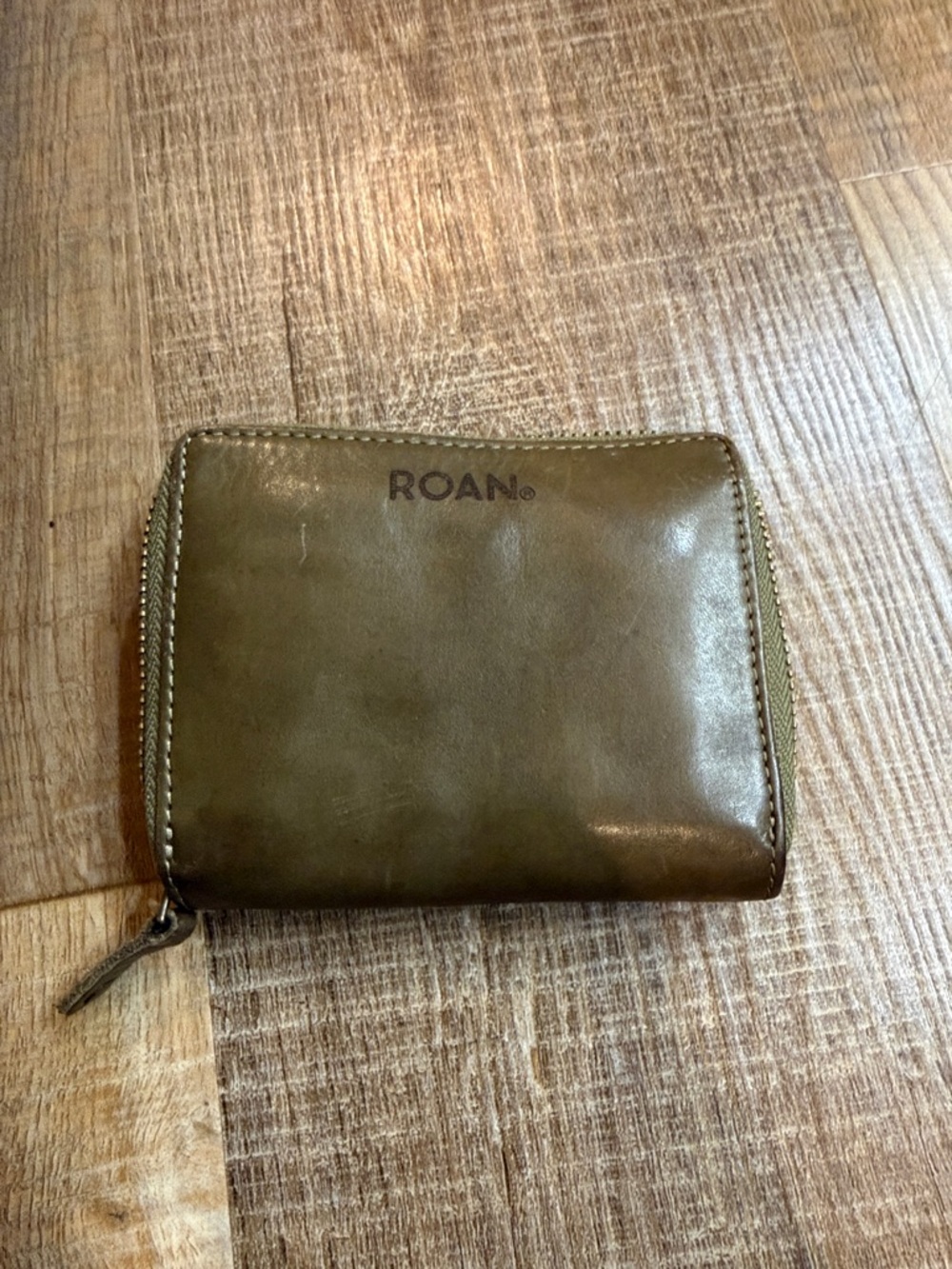 ROAN Olive Leather Zip Wallet